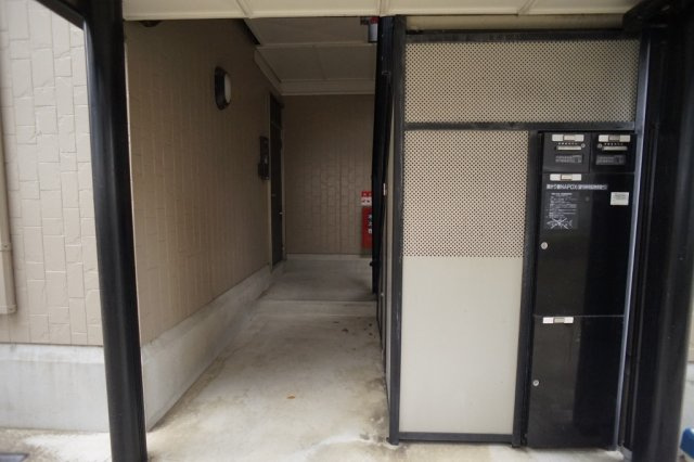 アルファ生駒のエントランス