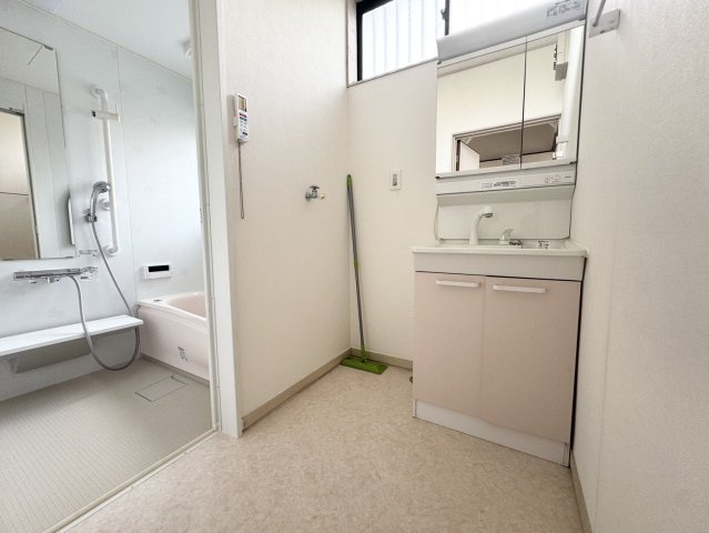 床暖房×都市ガス♪全リノベした日高市原宿の冬も快適なあったか住まいの独立洗面台