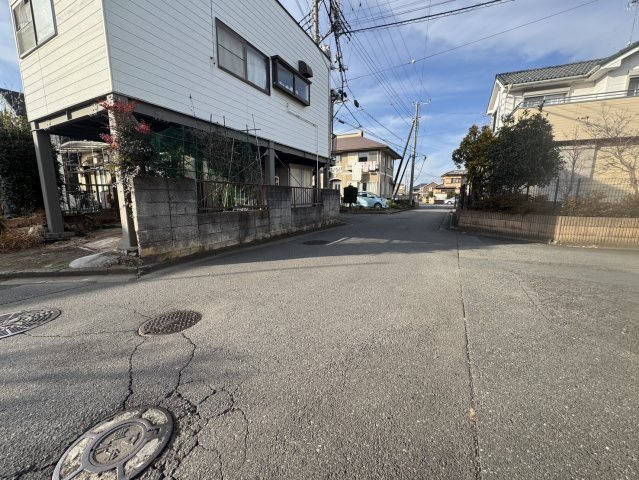 床暖房×都市ガス♪全リノベした日高市原宿の冬も快適なあったか住まいの前面道路含む現地写真