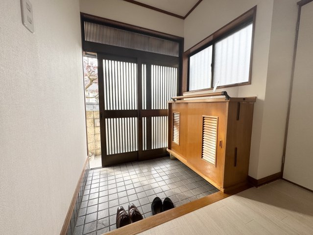 床暖房×都市ガス♪全リノベした日高市原宿の冬も快適なあったか住まいの玄関