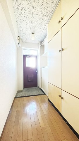 スタンダードビルの玄関