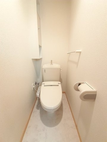 シャルム北島のトイレ|落ち着いた色調のトイレです