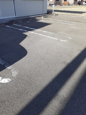 シャルム北島の駐車場|車をお持ちの方に嬉しい駐車場付きの物件です