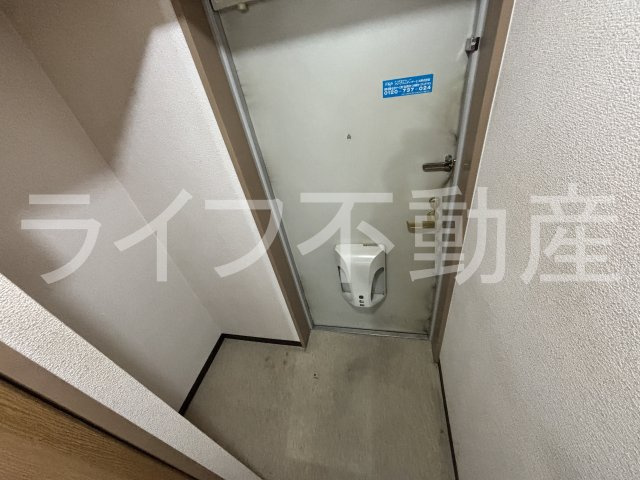 リバーサイド金岡五番館の玄関|明るい玄関です