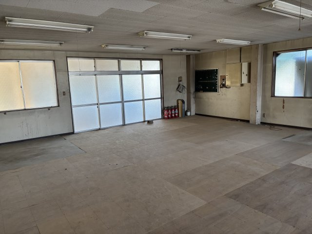 ニイジマ事務所の内装|作業所１F