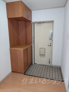 サンハイツ香川の玄関|大型シューズボックス