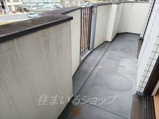 サンハイツ香川のその他|玄関側のバルコニー
