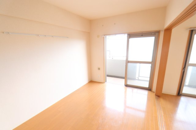 バレル鷺沼の居間・リビング