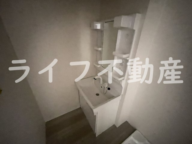 アート東大阪Bの独立洗面台|朝の支度にも助かる、独立の洗髪洗面化粧台