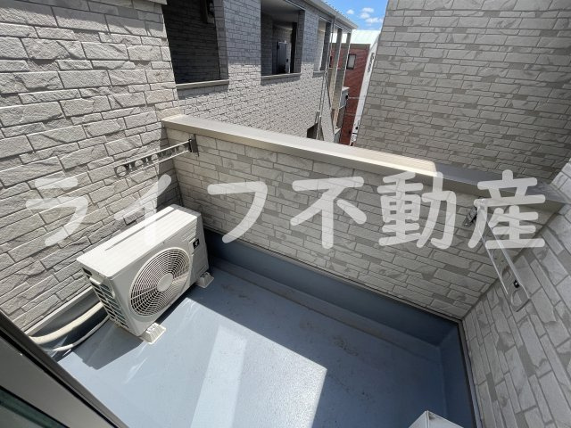 アート東大阪Bのバルコニー|外からの目が気にならないバルコニーで洗濯物が干せます