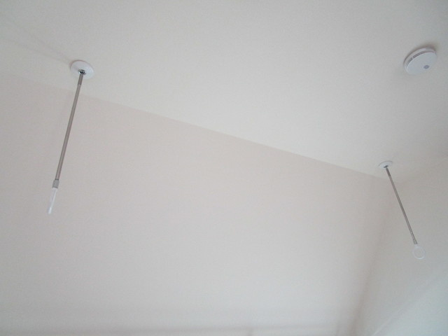 クレマチス大井の居間・リビング|☆室内物干しフック☆