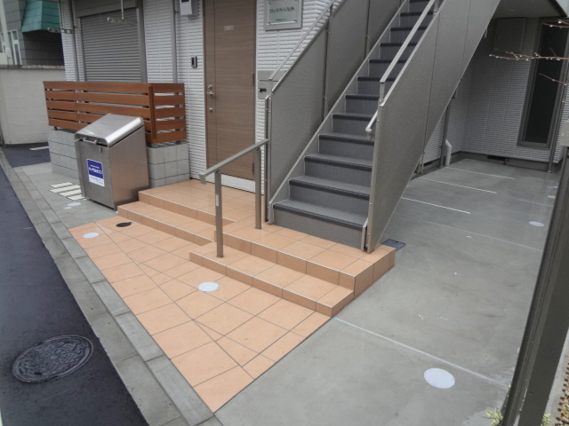 クレマチス大井のエントランス