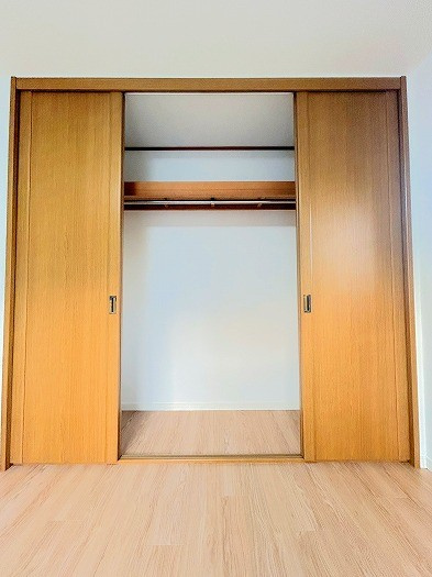 上尾市中妻4丁目の収納|2階南西側約7.7帖洋室の収納です。