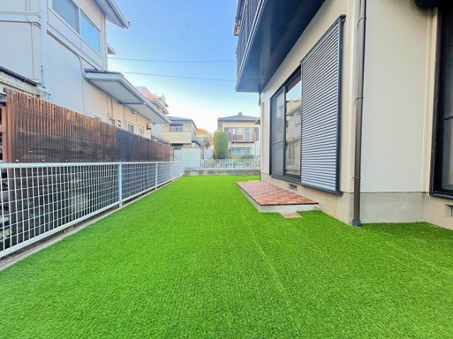上尾市中妻4丁目の庭|人工芝付きのスペースです。