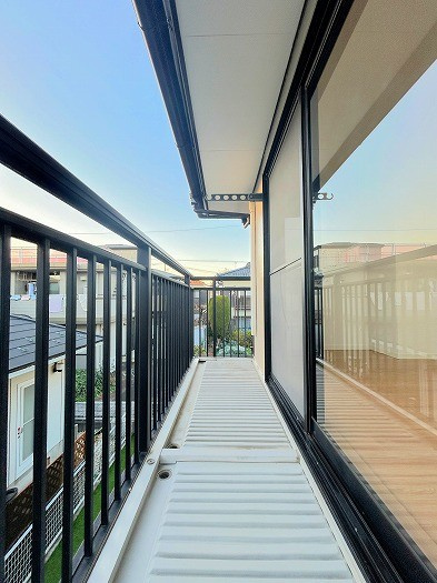 上尾市中妻4丁目のバルコニー|南西側につき陽当たり良好です。