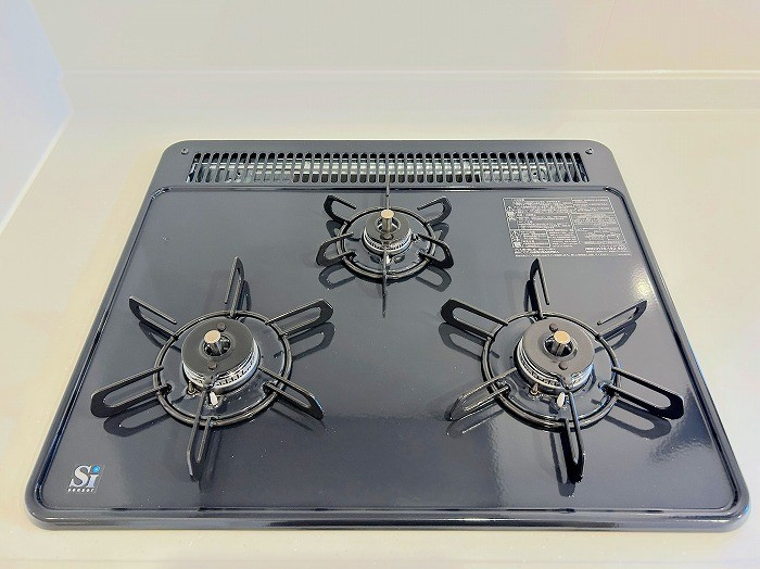 上尾市中妻4丁目のその他|3口ガスコンロ。新品に交換済みです。
