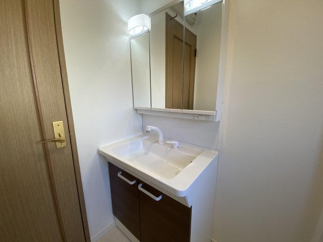 上尾市中妻4丁目の独立洗面台|新品に交換済みです。