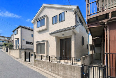 【外観】 | ◆◇旭区上白根1丁目中古戸建◆◇ | ◆爽やかな青空の下に贅沢なほどに降り注ぐ陽光、豊かな居住性と、クオリティが見事に調和した住空間は、住まうことの喜びを感じさせてくれます。【画像は加工しています】