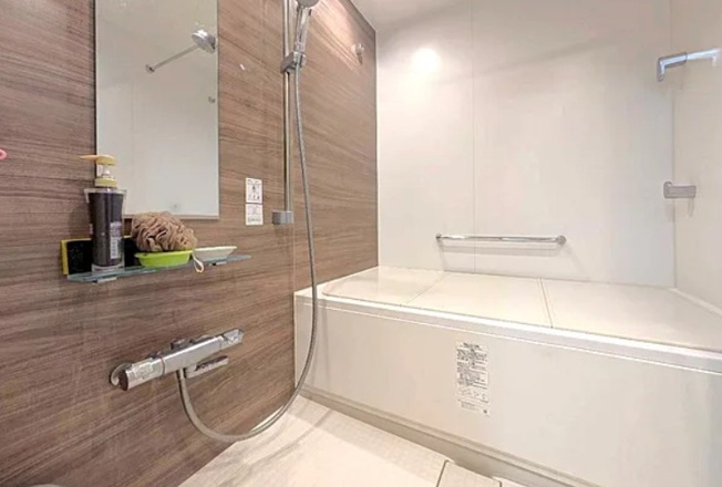 【浴室】 | クレイシア・ヴァースクレイシアIDZ王子マークプレイス | 一日の疲れを癒すバスルームは、心地よいリラックスを叶える清潔感溢れる美しい空間です。