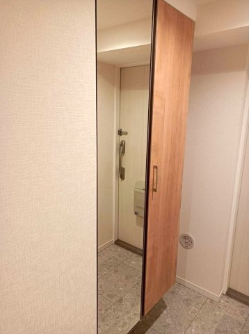 メイツ草加の玄関