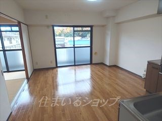 サンパレス香川の居間・リビング