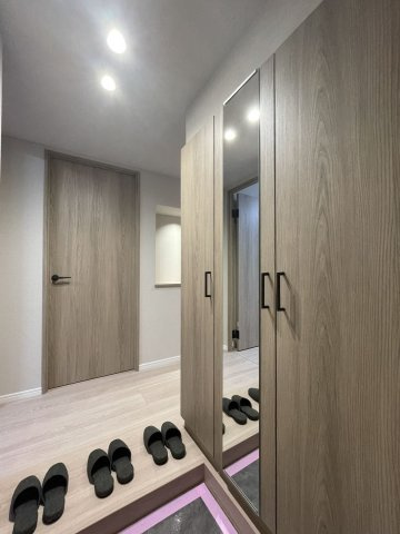 【玄関】 | 南薬院パークマンション | 玄関には収能力の高いシューズボックスと姿見までセットされています