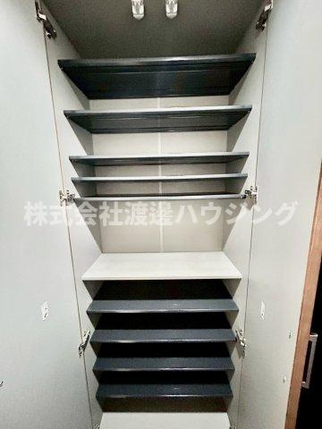 メゾンドール吹田の収納|天井高シューズBOX