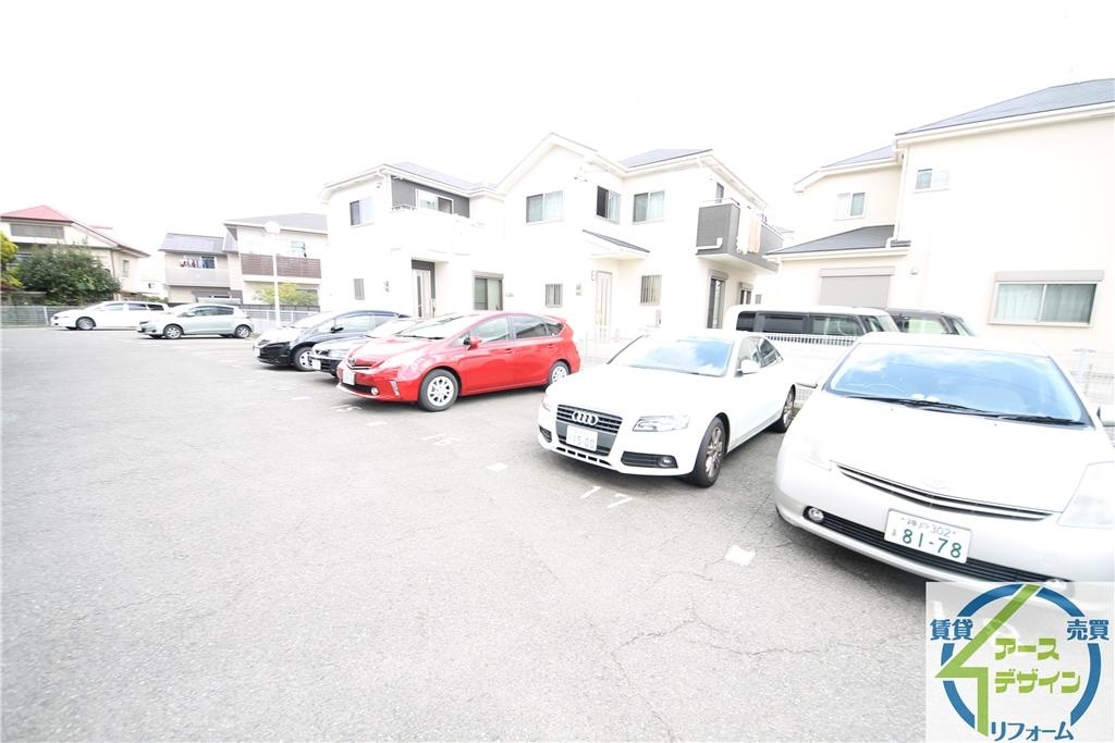 プレジオ王塚台の駐車場