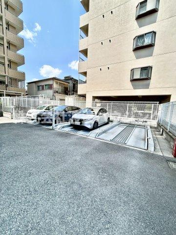 アーバンコート カサンドラXの駐車場