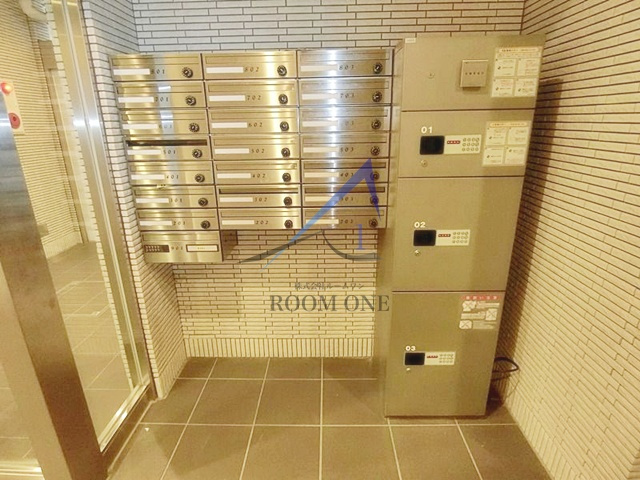 リブリ・ラピスラズリ川崎のその他共用部分|集合ポストと宅配ボックスです。