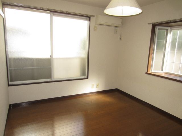 カトレアハイツの寝室|★明るい角部屋です★