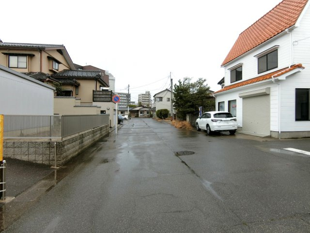 新潟市中央区出来島2丁目　中古戸建の駐車場