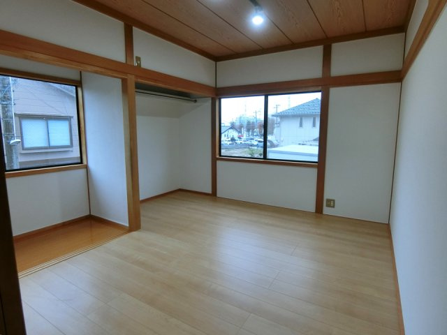 新潟市中央区出来島2丁目　中古戸建の洋室