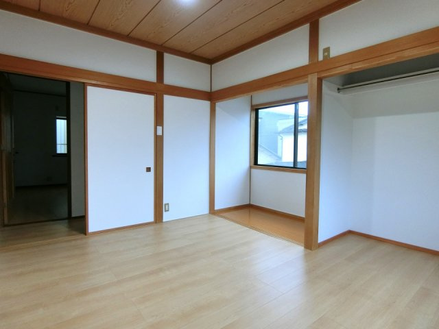 新潟市中央区出来島2丁目　中古戸建の洋室