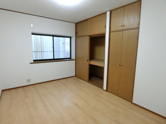 新潟市中央区出来島2丁目　中古戸建の洋室