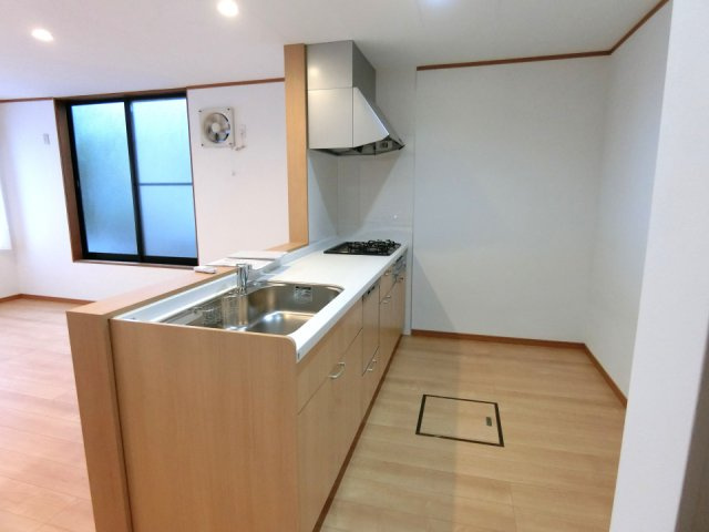 新潟市中央区出来島2丁目　中古戸建のキッチン