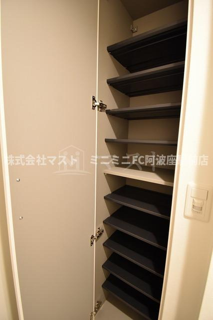 フォーリアライズ南堀江ヴィータの収納