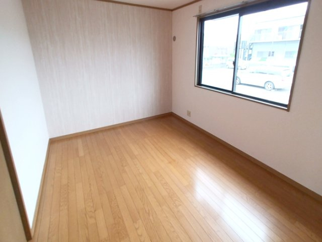 セジュール松泉 B棟の寝室|風通しも良い寝室です☆