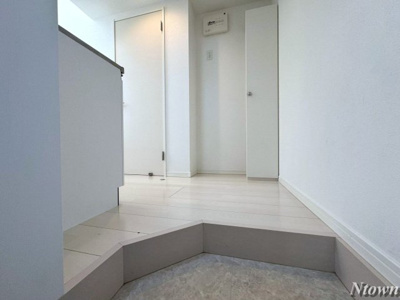 【玄関】 | CasaViola栄生 | ゆったりとした玄関です