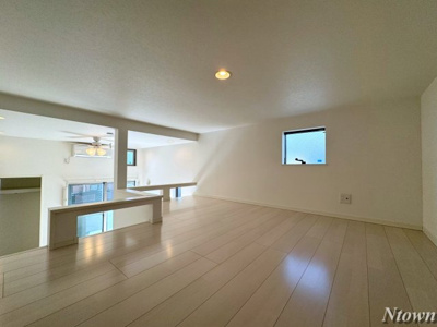 【内装】 | CasaViola栄生 | 明るい室内です