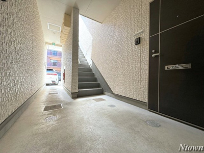 【ロビー】 | CasaViola栄生 | 清潔なロビーです