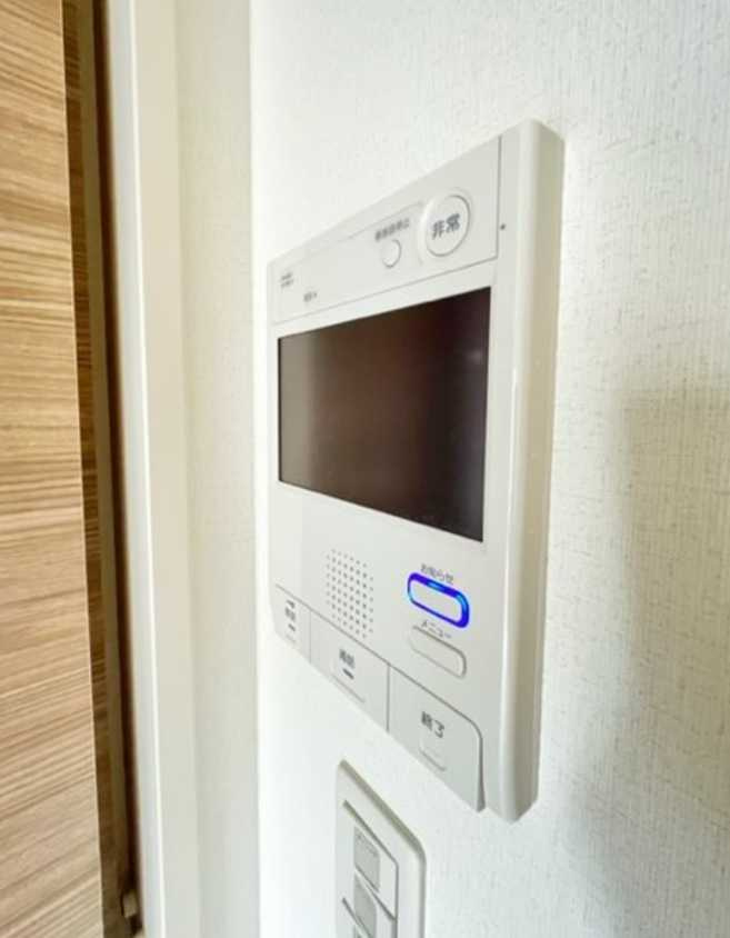 レジディア三軒茶屋Ⅲ　1Fコンビニ　トランクルーム　礼金０のセキュリティ