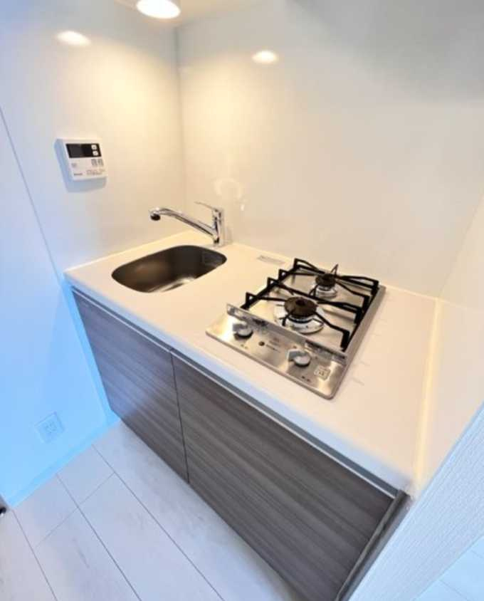 レジディア三軒茶屋Ⅲ　1Fコンビニ　トランクルーム　礼金０のキッチン