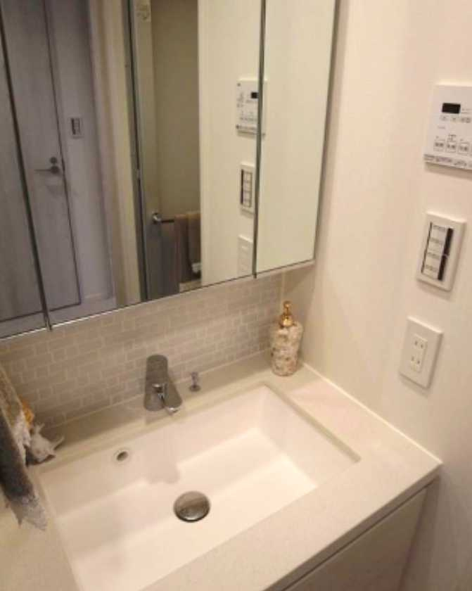 ザ・パークハビオ三軒茶屋テラス　ペット相談可　楽器相談可　バイク置き場の居間・リビング