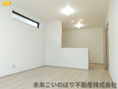 【居間・リビング】 | HeartfurlTown伊奈町栄四丁目 | 解放感のある広々LDKで大切な家族との時間が過ごせます。