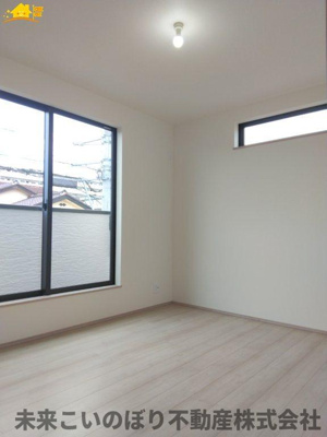 【寝室】 | HeartfurlTown伊奈町栄四丁目 | 主寝室は大型ベッドもラクラク設置できます♪ゆとりある動線も確保でき、ゆったりとお寛ぎいただけます♪