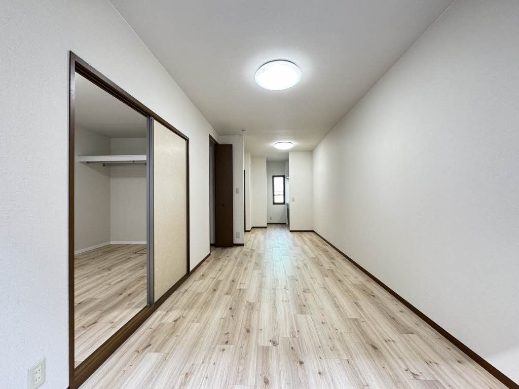 サンクチュアリー久留米Ⅵの居間・リビング|広い南向リビング★