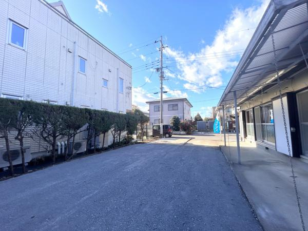 宇都宮市下田原町　４DK　中古住宅の前面道路含む現地写真