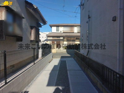 【駐車場】 | GRAFARE伊奈町栄4期 | 駐車スペースはゆとりのある2台分確保されています。
