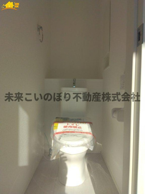 【トイレ】 | GRAFARE伊奈町栄4期 | シンプルな機能を搭載したトイレ。家族みんなが使う場所だからこそ清潔にこだわりたいですね。